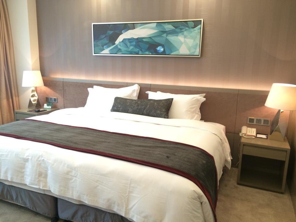 Shenzhen Baoan Plus Gems Cube Hotel Экстерьер фото