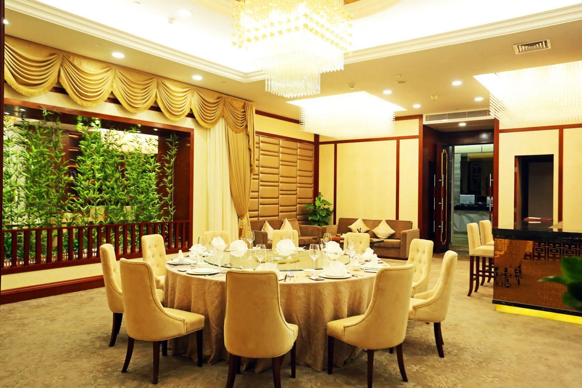 Shenzhen Baoan Plus Gems Cube Hotel Экстерьер фото