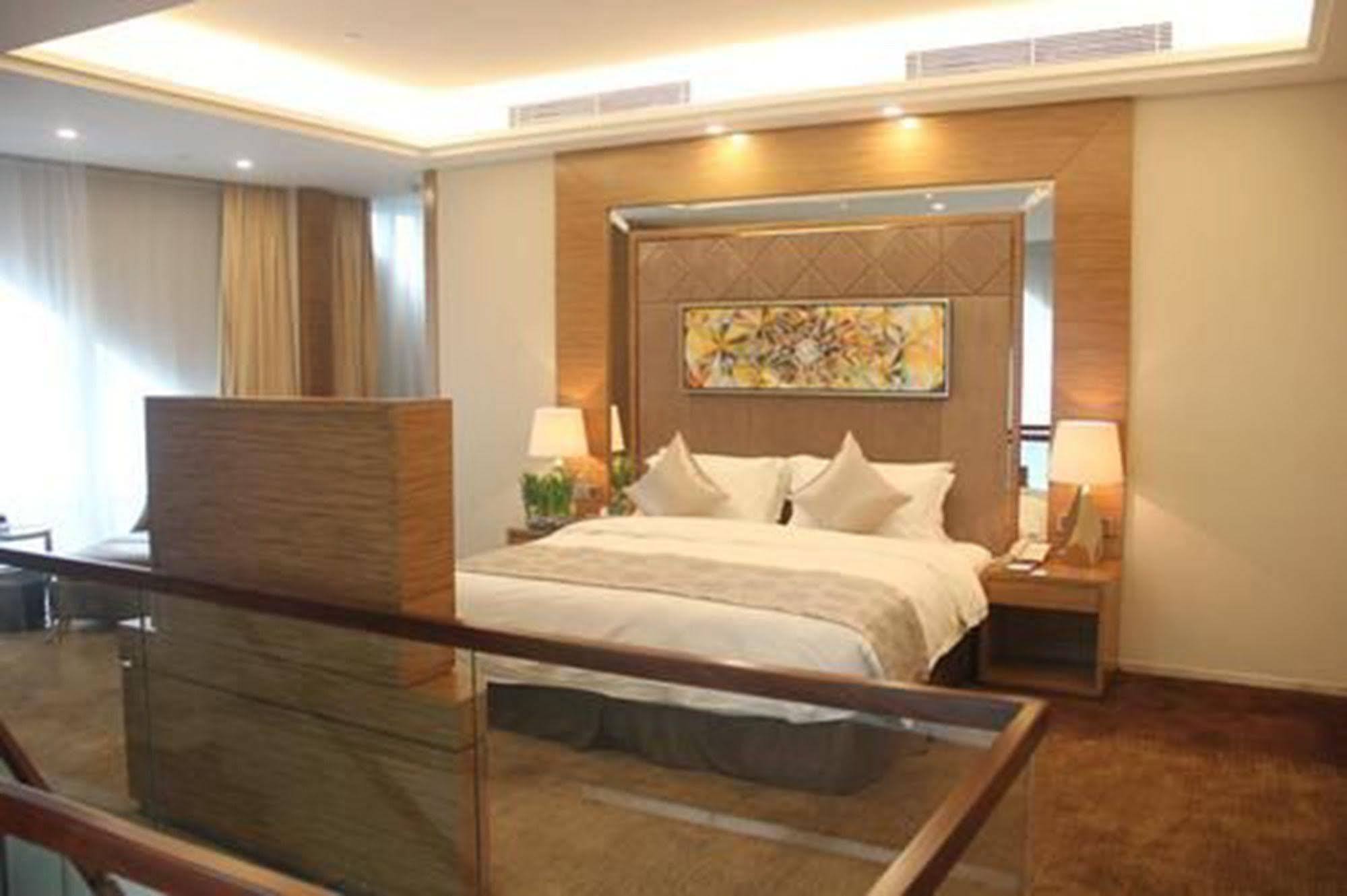 Shenzhen Baoan Plus Gems Cube Hotel Экстерьер фото