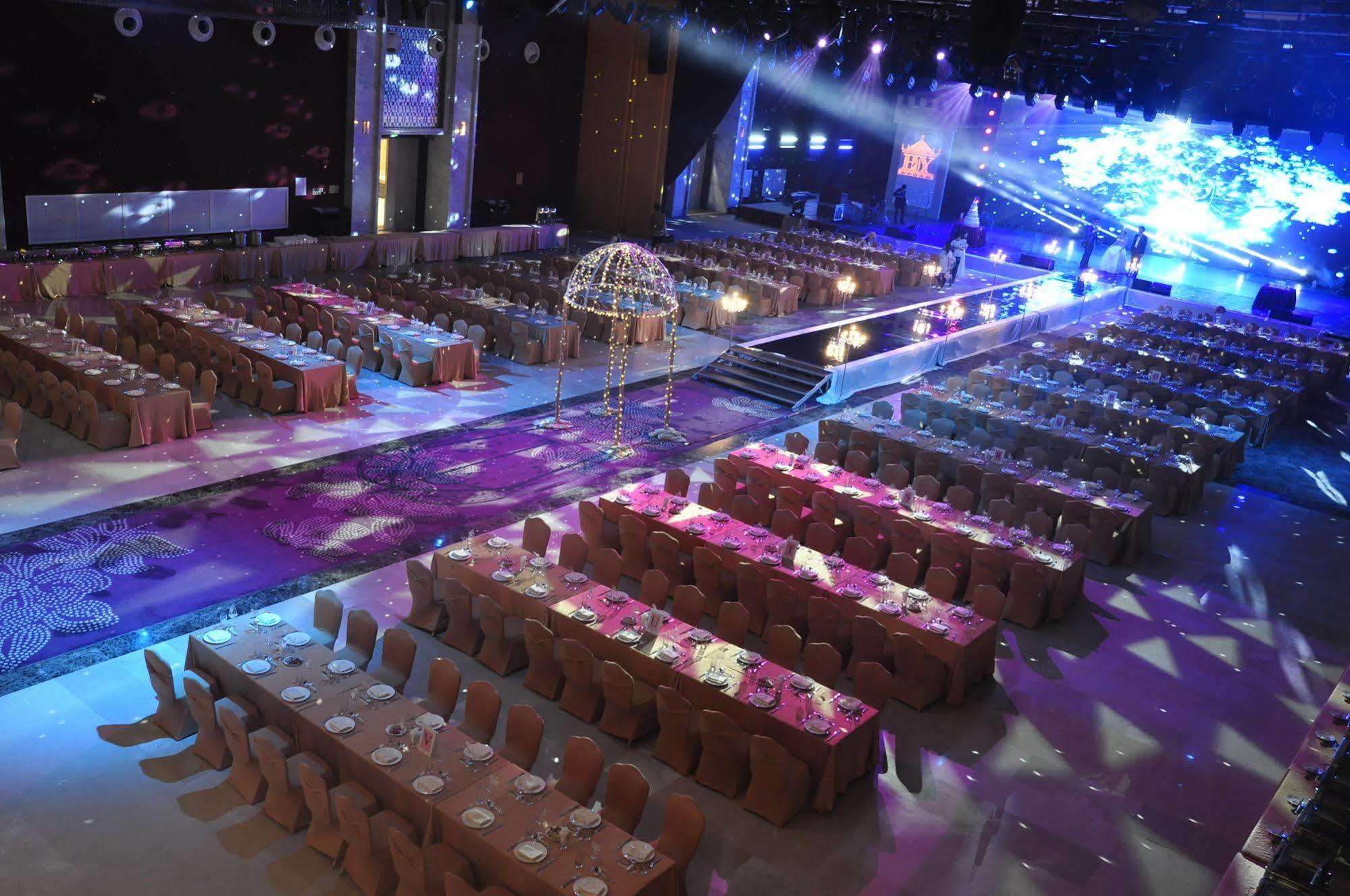 Shenzhen Baoan Plus Gems Cube Hotel Экстерьер фото