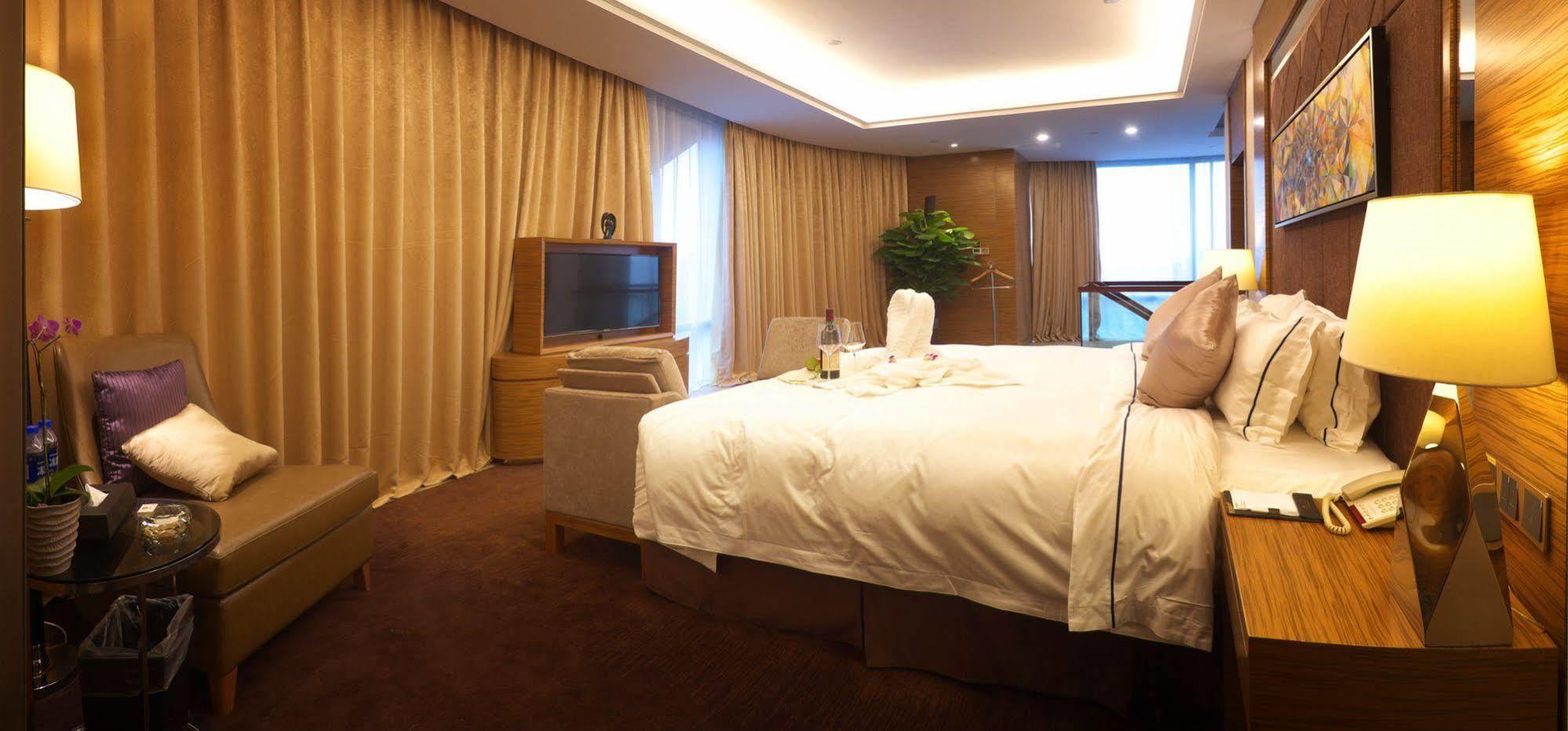 Shenzhen Baoan Plus Gems Cube Hotel Экстерьер фото